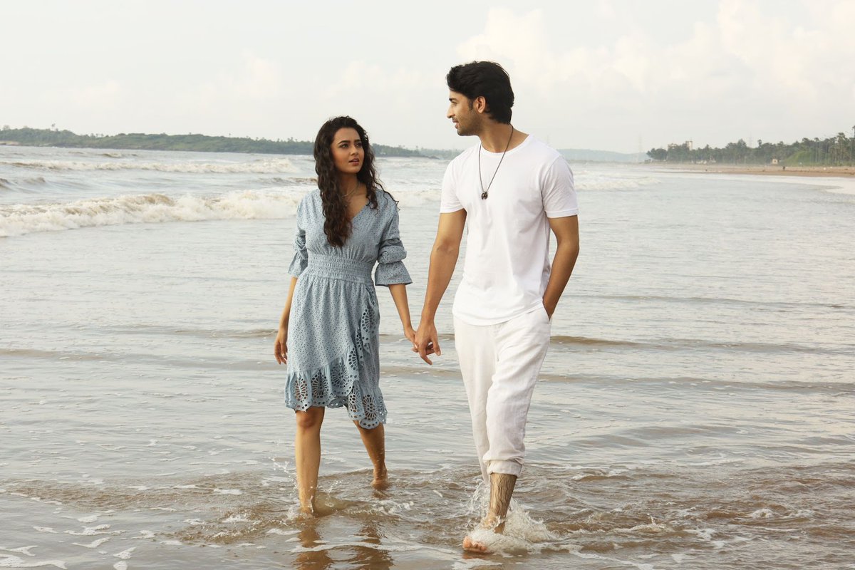 Side by side, despite the tide! ❤😍

#VYRLOriginals #AeMereDil #DJNitishGulyani #ShaheerSheikh #TejasswiPrakash #Tejheer #AbhayJodhpurkar #ManojMuntashir #JeetGannguli #LoFi #LoFiMusic #LofiSongs