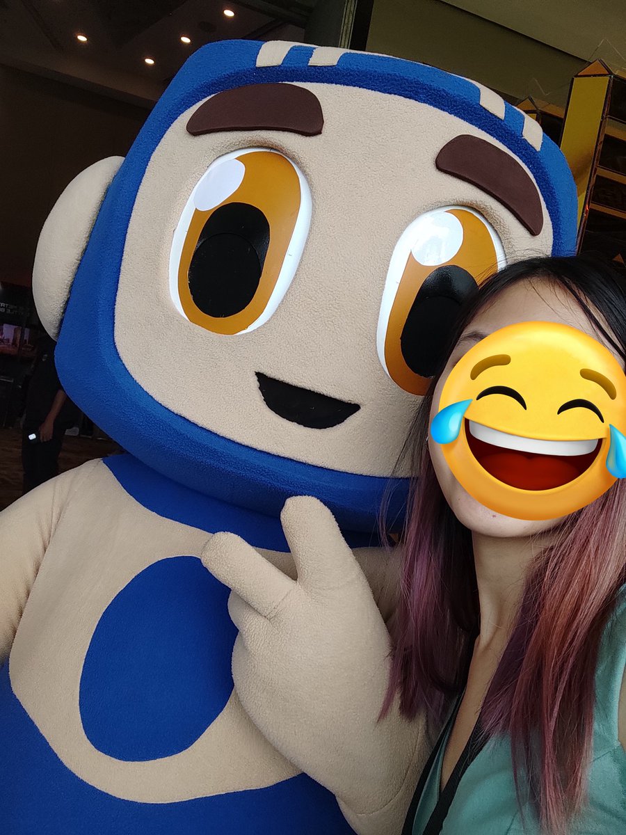 0xMaxine's tweet photo. cool moves by @mymetacare 's mascot 🔥🔥 #phweb3festival https://t.co/DD206lFBG8