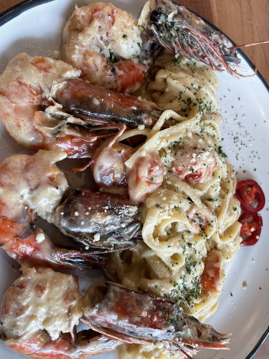 ChefColcombe's tweet image. Fish market awesome produce and food to eat all the way around #quality #produce