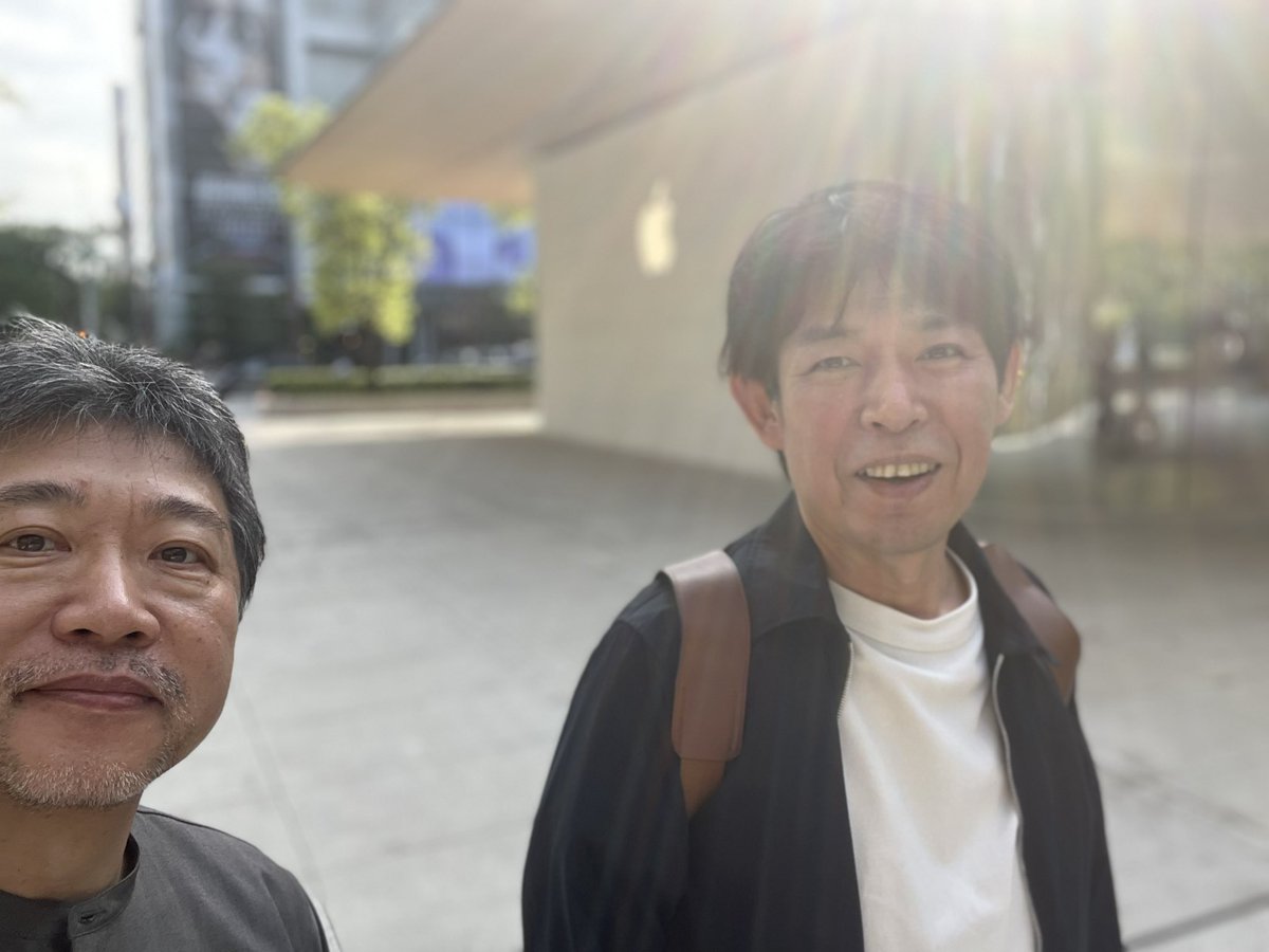 hkoreeda's tweet photo. 金馬奨映画祭で台湾に来ています。昨晩はマスタークラスに参加の坂元裕二さんとお粥を食べて、今日は鼎泰豊で小龍包を食べました。今、食後の街歩き中。 https://t.co/RzlDDDqmEV