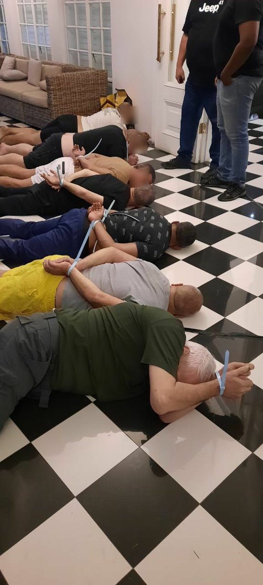 SAPoliceService's tweet photo. #sapsHQ A multi-disciplinary team led by Interpol South Africa, Organised Crime, Detectives, Crime Intelligence and the Special Task Force (STF) have arrested Israeli’s most #wanted gang leader and seven others in Bryanston this morning. ML
https://t.co/QGTsT0KaHC https://t.co/04lceioJi8