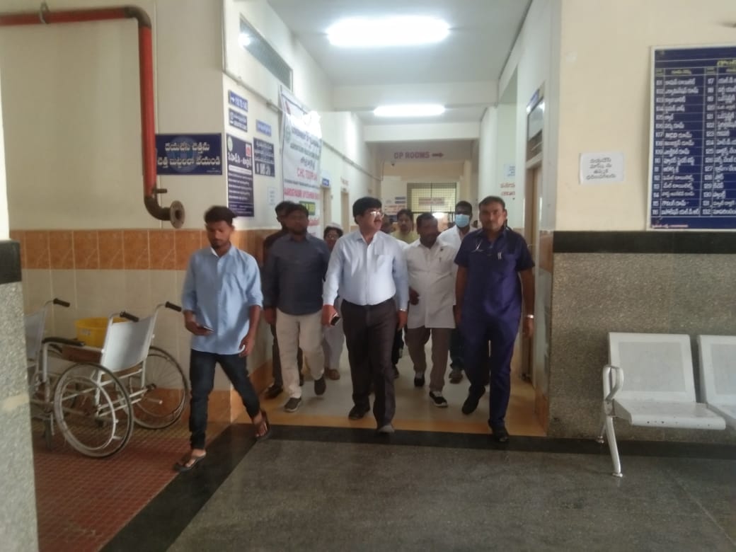 CTvvp's tweet photo. Surprise visit to Toopran-CHC Medak District #inspection  @trsharish https://t.co/fbLYGwi6IM