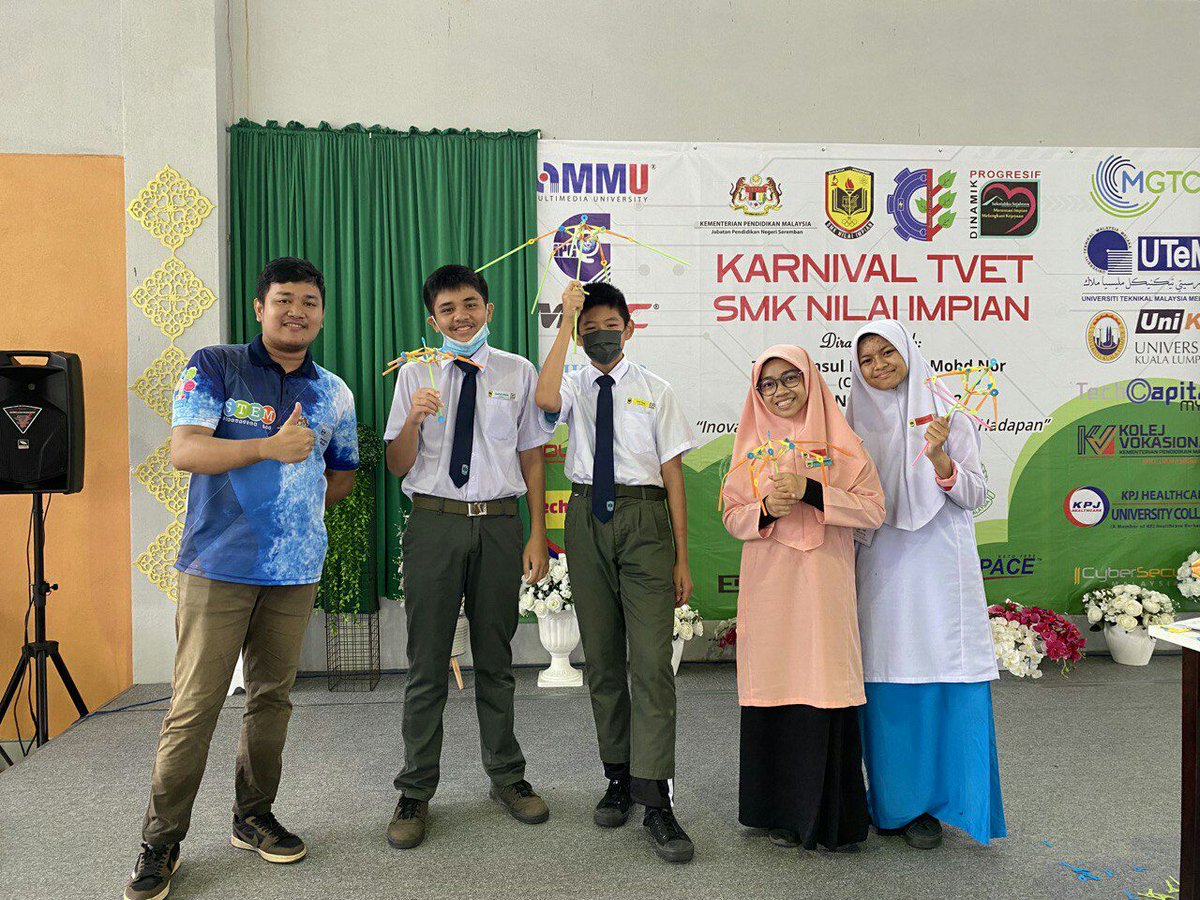 EverbestMedia's tweet photo. Strawbees &amp; Sam Labs demonstration for the TVET Carnival at SMK Nilai Impian, Nilai
#strawbees #samlabs #edtech #STEM #STEMeducation #Robotics #learning https://t.co/NvSyt4XRce