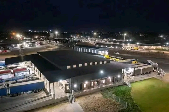 SundayNewsZimba's tweet photo. #BrickbyBrick #StoneUponStone The new look Beitbridge Border post view at night https://t.co/ZpAVcyjOtx