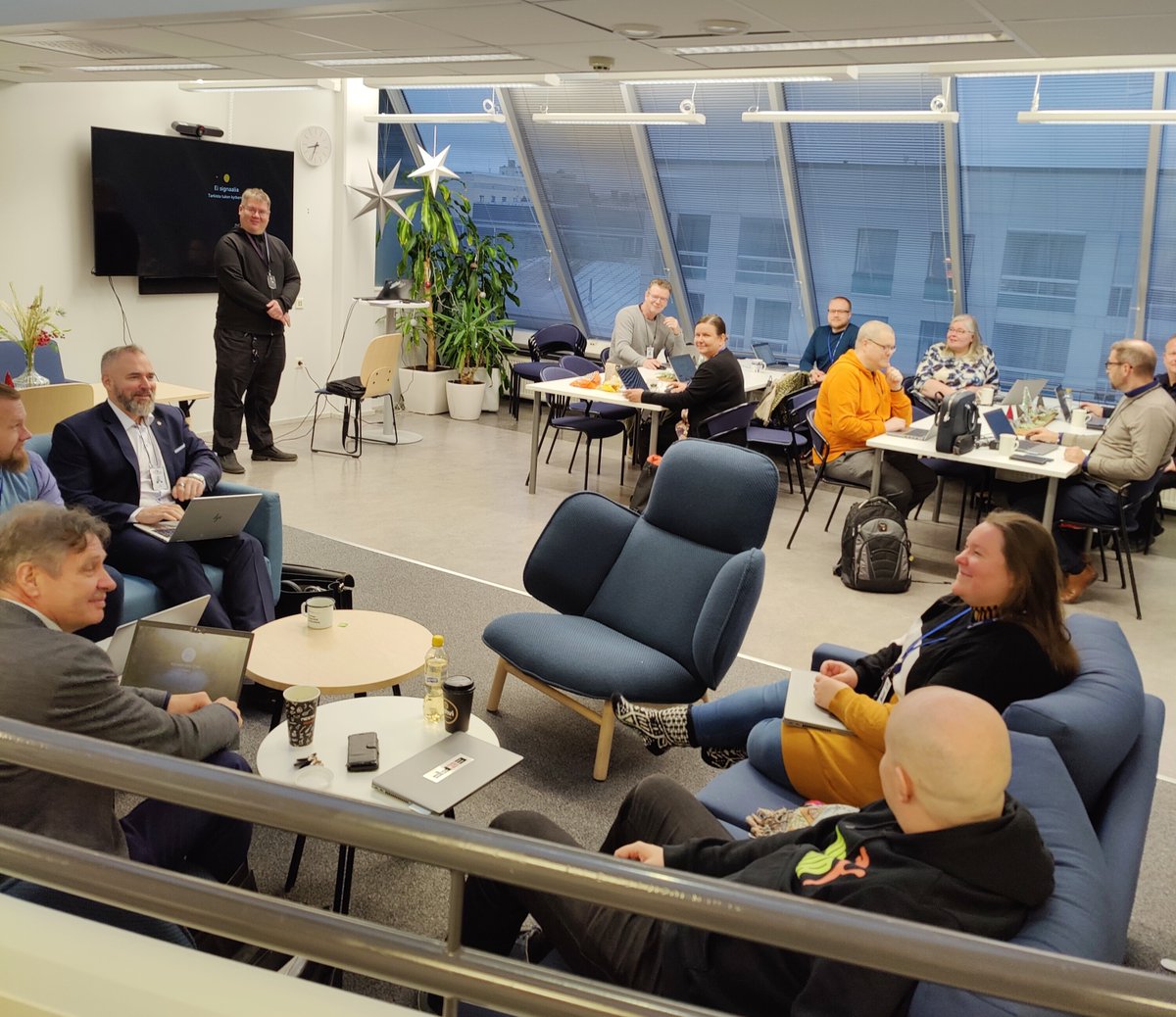 Oikeusrekisteri's tweet photo. Torstai on #Taisto​a täynnä. Tänään jälleen harjoittelemme häiriötilanteissa toimimista hallitusti.

#Digiturvallisuus​harjoitukset pitävät yllä ORK:n kykyä varautua #tietosuoja​a ja -turvaa uhkaaviin tilanteisiin sekä suoriutua niistä luotettavasti. 🤝🏼
@DVVfi https://t.co/uz61QEMT5p