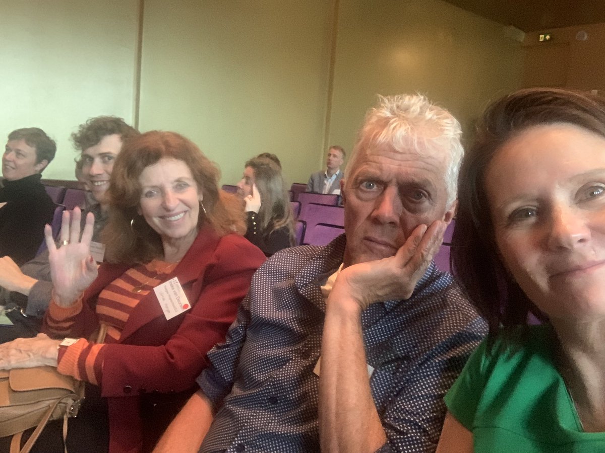 Hoe spannend om als finalist aanwezig te zijn bij het #siacongres om vanmiddag te horen of we in aanmerking komen voor een #raakaward . Nu sessie of impact! #haagsehogeschool .