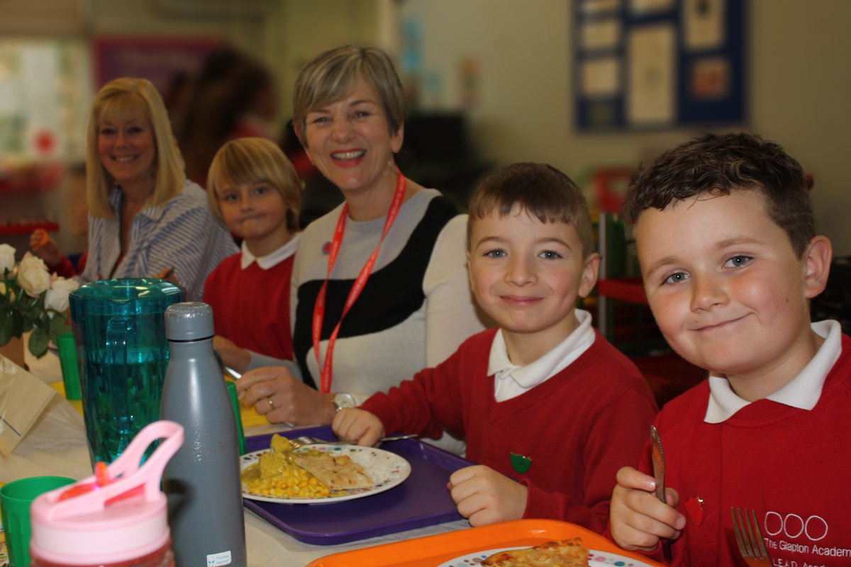 Children enjoyed a very sociable school meal with Lilian Greenwood MP at the Glapton Academy. While enjoying a tasty chicken korma followed by strawberry jam cupcake the children asked her all sorts of questions to find out about Lilian’s work as an MP. <a href="/MyNottingham/">🏹 My Nottingham</a> <a href="/NSMW/">National School Meals Week</a>