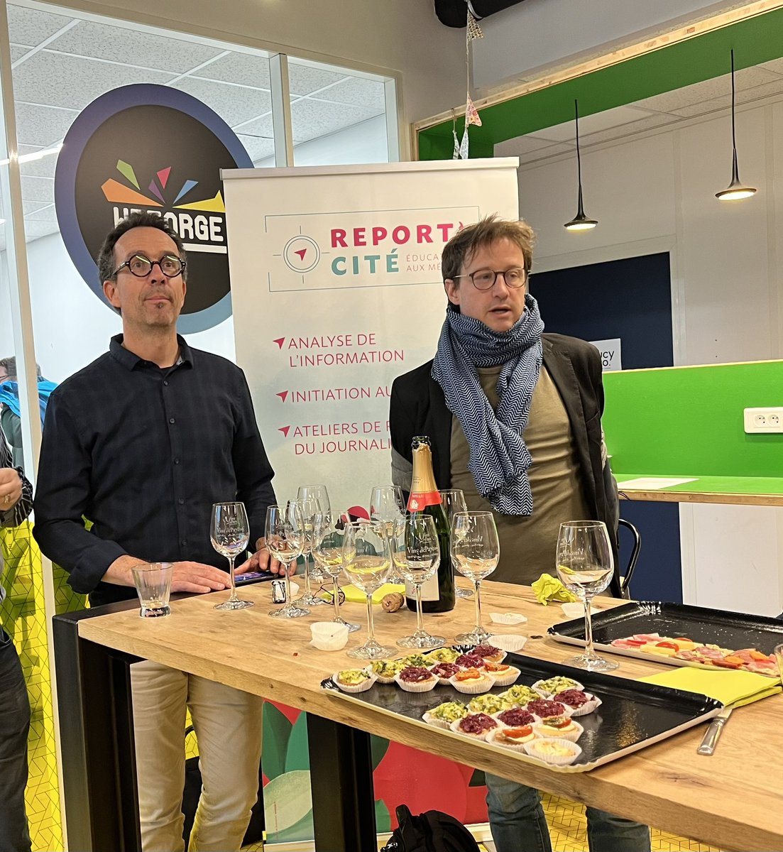 En direct du lancement d’Escape Fake, le jeu créé par <a href="/Report_cite/">Association Report'Cité</a> pour l’éducation aux médias ! Dans les locaux de <a href="/We_Forge/">WeForge</a> reportcite.fr/projets/escape…