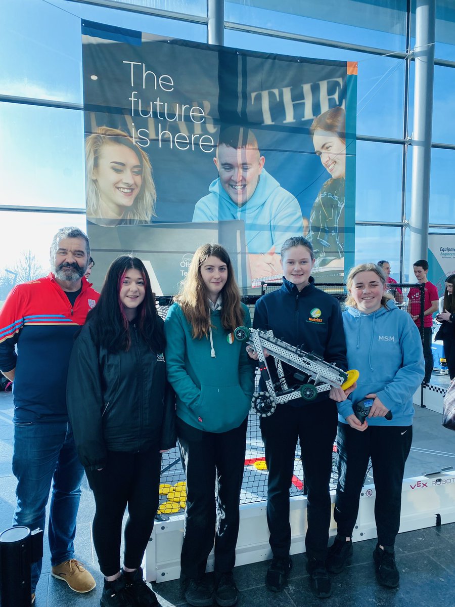 IseultMangan's tweet photo. @DavidFHodge giving the @MountStMichael1 @TeenTurn girls and their robot some game advice for their trial run! @VEXRobotics @atu_ie https://t.co/ToPVtgJrvK