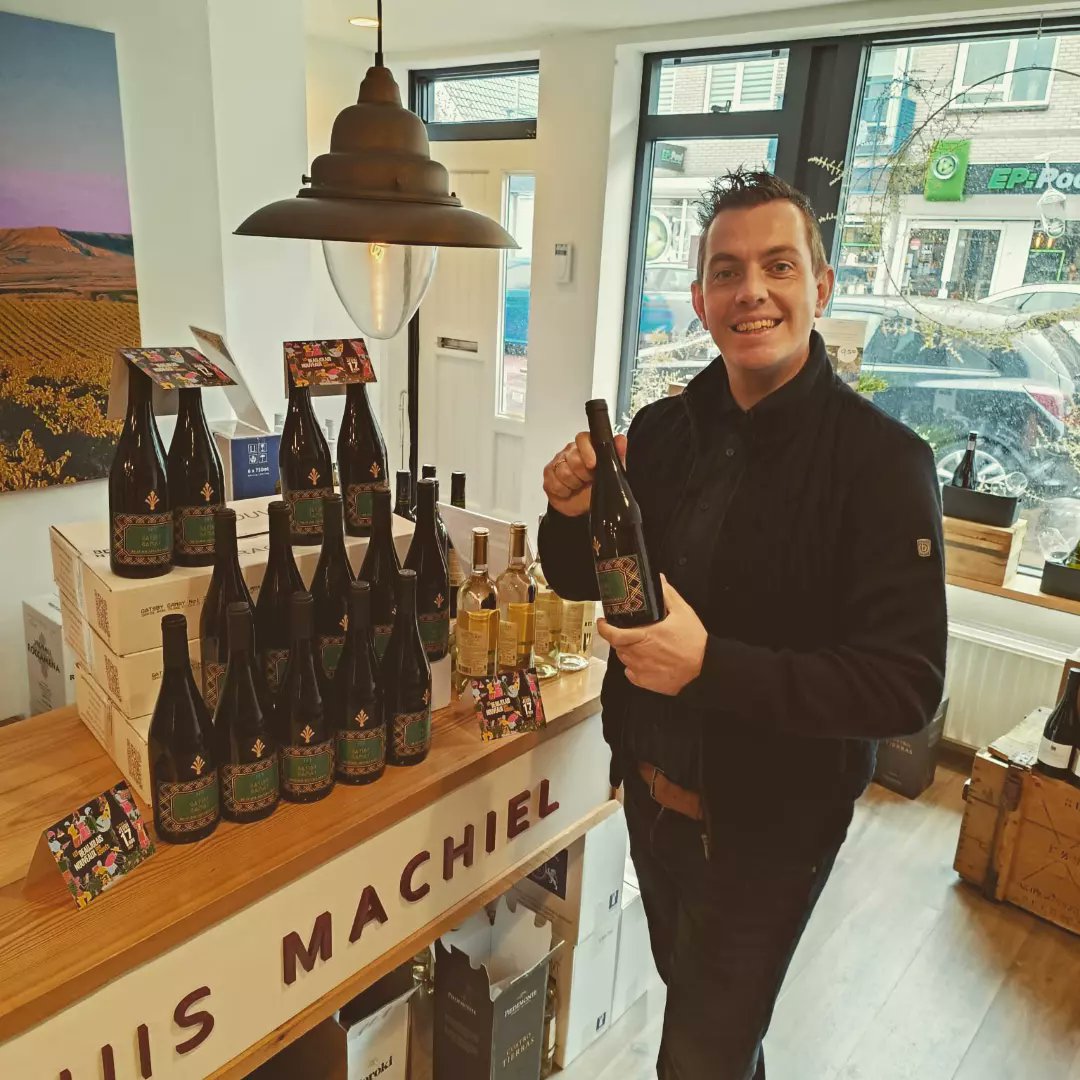 Vanaf vandaag verkrijgbaar: Beaujolais primeur 2022! Heerlijk zacht met sappig rood fruit.