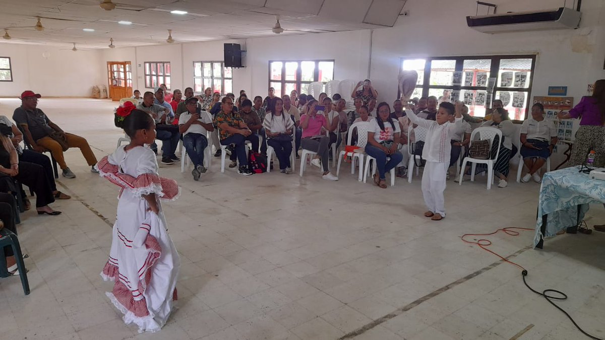 Oneida21613008's tweet photo. Evento de cierre del programa Todos a Aprender en el municipio San Pedro de Urabá. IER Santa Catalina presente @omabe19 @Daz4Grace @PTA_Colombia https://t.co/QYRree6KVD