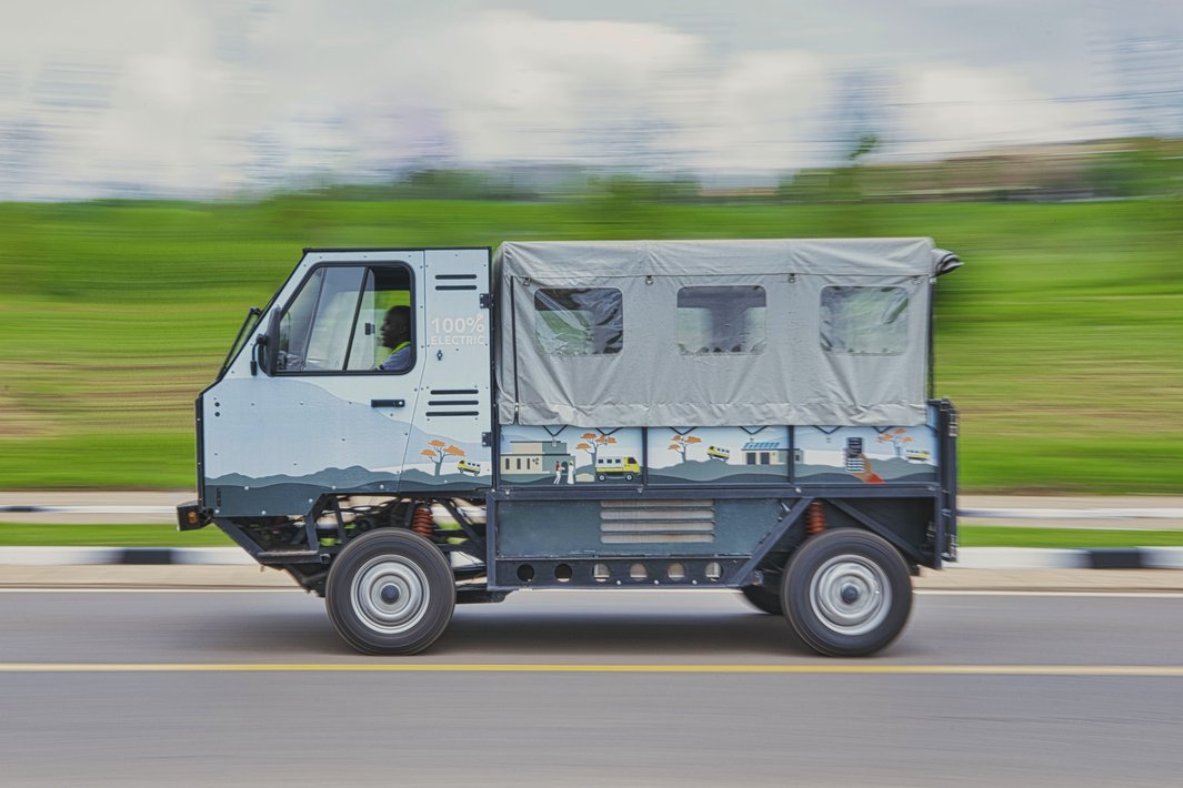 oxdelivers's tweet photo. Today @COP27 during our Q&A session, a question came in: Why is the OX Truck so bulky? 1 billion people lack access to motorised transport in Africa. We're not designing for aesthetics or sales but for the lifetime value of truck that tackles transport poverty. #COP27 #OXDelivers https://t.co/KbmYoZgFo6