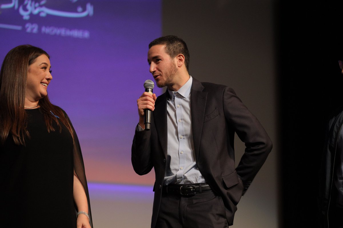 بحضور نجوم الفيلم كندة علوش وأحمد مالك والمخرجة سالي الحسيني والمنتج علي جعفر، عرض فيلم السبّاحتان بمهرجان القاهرة السينمائي أمس.🎬الفيلم يُعرض يوم 23 نوفمبر على نتفليكس.

<a href="/CairoFilms/">Cairo International Film Festival</a> <a href="/KindaAlloush/">Kinda Alloush</a> <a href="/jrMalek/">Ahmed Malek-احمد مالك</a> <a href="/sallyelh/">Sally El Hosaini</a>