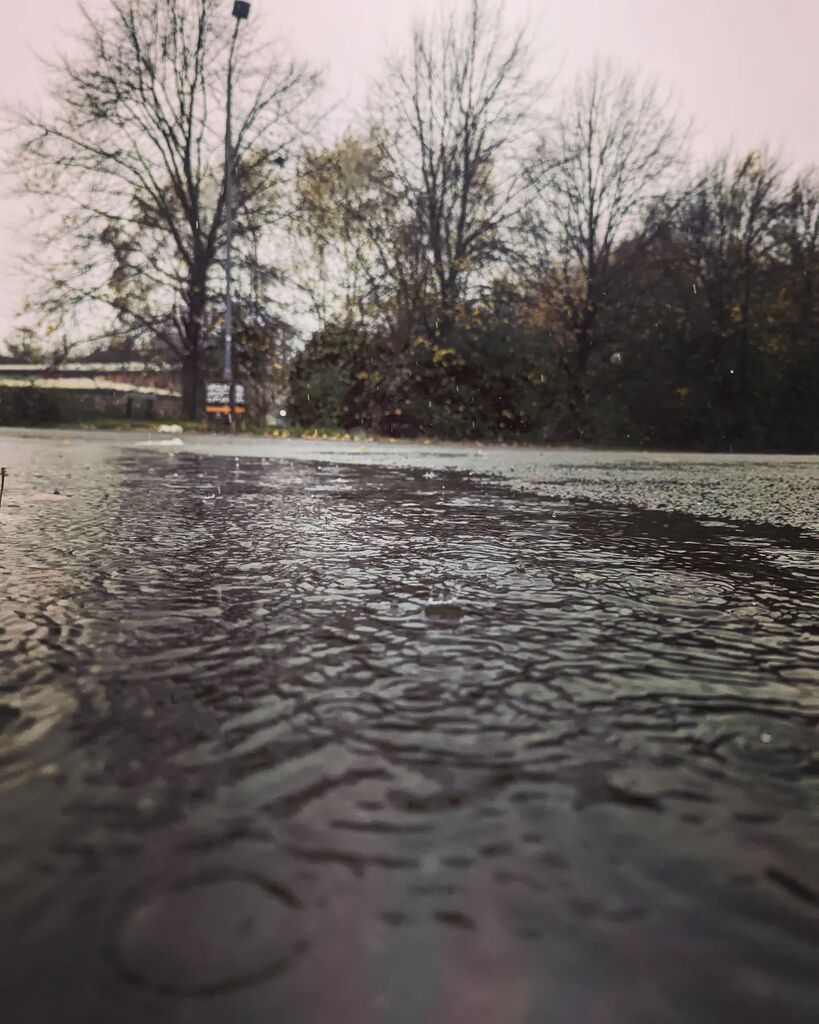 VectorAirUK's tweet photo. You may have seen on the news this morning that we are due heavy rain and flood warnings across the UK here in the Nottinghamshire area. We are not free of this. 

Please be careful if you are driving to our shop as some of the surrounding areas have flo… https://t.co/84WLN8hhif https://t.co/yu0170wrb2