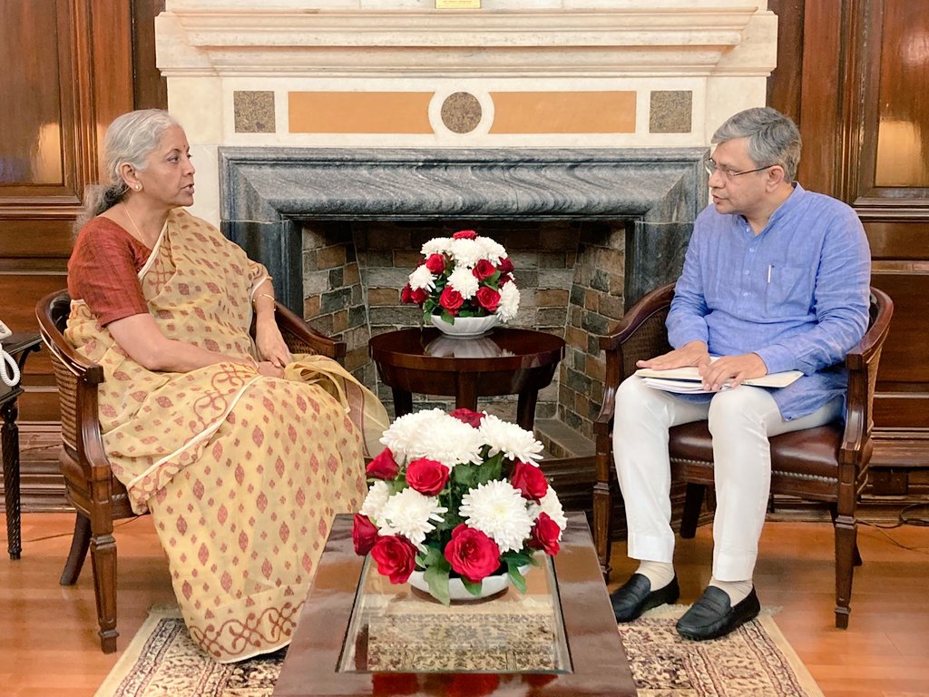 nsitharamanoffc's tweet photo. Shri @AshwiniVaishnaw, Hon'ble Minister of Railways, Communications, Electronics &amp; Information Technology, calls on Smt @nsitharaman. https://t.co/fDFcoWDoqj
