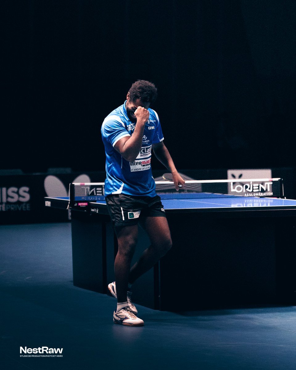 NestRaw_'s tweet photo. 𝐕𝐈𝐂𝐓𝐎𝐈𝐑𝐄𝐄𝐄
🕺🏻 La joie de Ibrahima DIAW après la victoire de son équipe 3-0 face au @GVHTT.
🥇 Il a su gagner hier 3-2 face au 18 ème mondial Kristian KARLSSON au Hennebont Ping Center !
©️ @NestRaw_
#PROATT #FFTT #ProA #tennisdetable https://t.co/XTGmYJtfOV