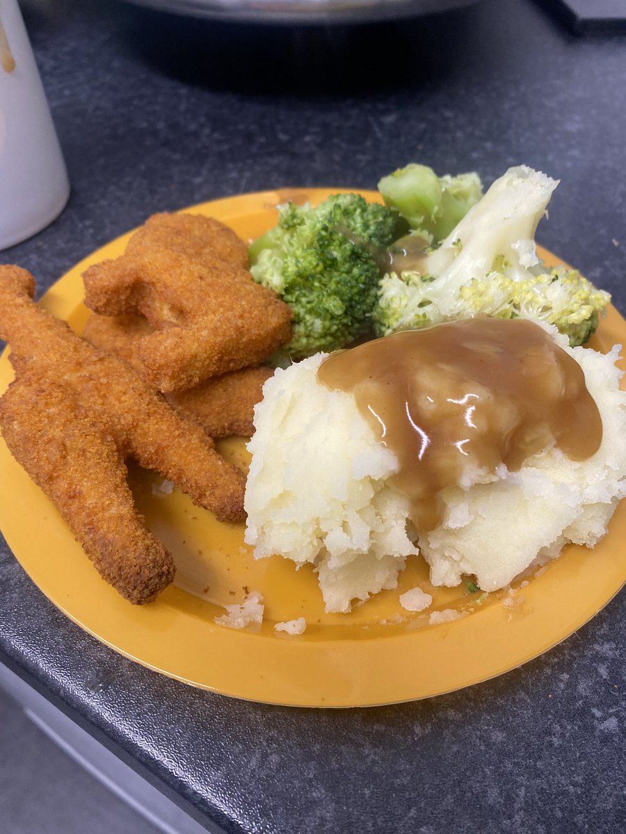 AshleyYsortit's tweet image. Clydebank @ysortit young Carers group on Tuesday! The young Carers planned a healthy meal which they will cook in a couple of weeks, all whilst enjoying our version of the dinosaur dinner 🦁 

#YSIYC #healthylifestyle #budgeting #workshop