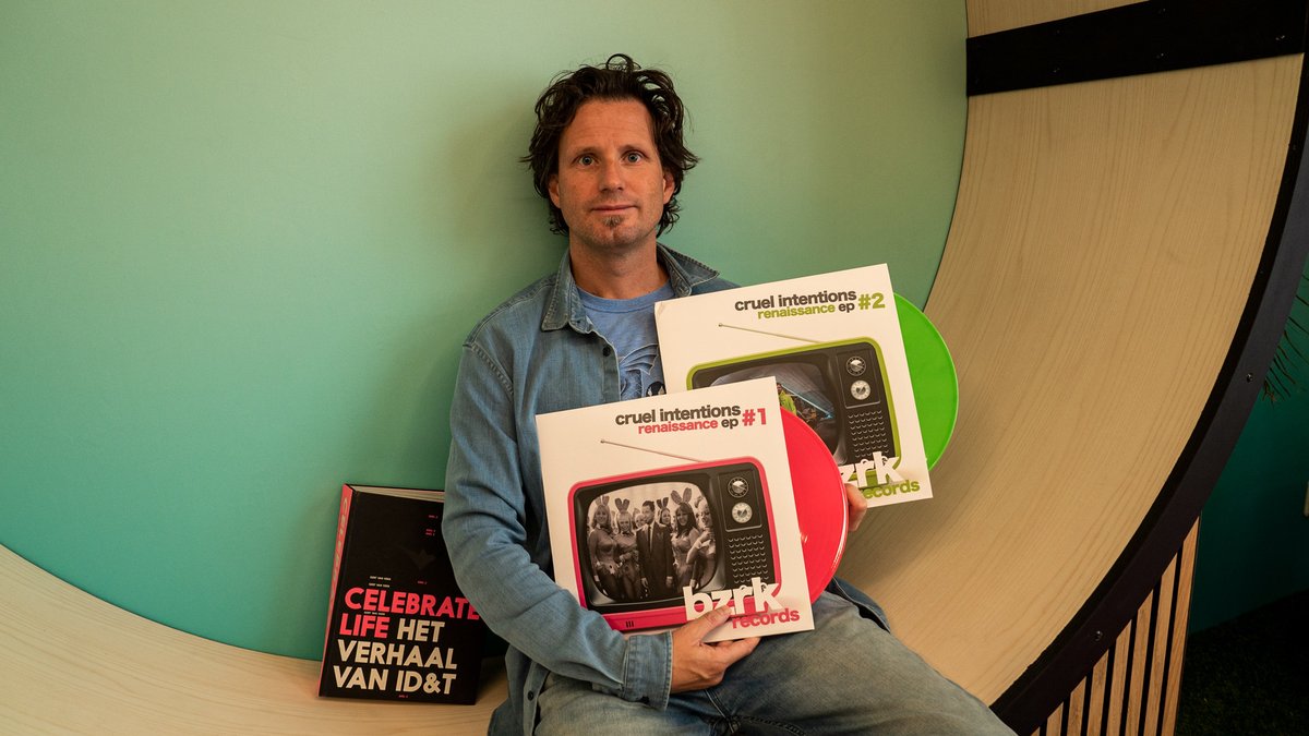 Thanks to <a href="/idt_official/">ID&T</a> for the inspiration 30 years ago, proud of my first 2 #BZRK vinyls. Available at <a href="/KowaMusicStore/">Kowa Music Store</a> <a href="/hardwearnl/">Hard-Wear</a> <a href="/deejay_de/">deejay.de</a> | cruelintentions.nl