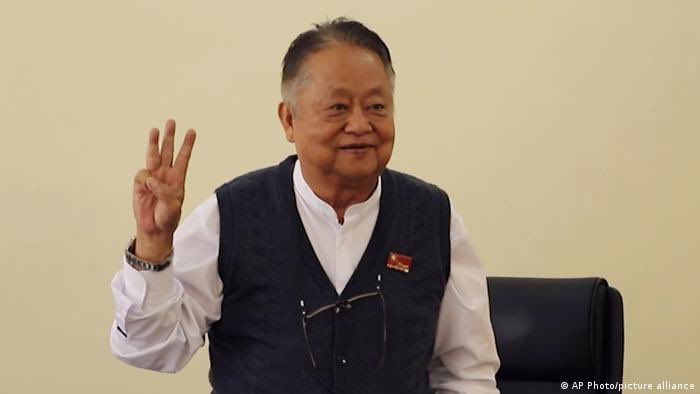 pyaezone's tweet photo. The junta only released few non-threatening political prisoners.Most released are just criminals, thugs, rapists and murderers to create more chaos. People like U Win Htein, who's probably the most outspoken &amp; oldest (80) is still locked up in cell despite his ill health. https://t.co/ioa5q9LWK1