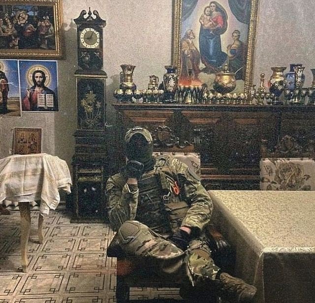 Bir konuda uzman, her konuda fikir sahibi olmalısın. Sporcu kimliğe ve çevik bir duruşa sahip olmalısın. Hayatta seni asla ezmeyecek 2 temel şey. Kendine iyi bak, bak ki saygı göresin