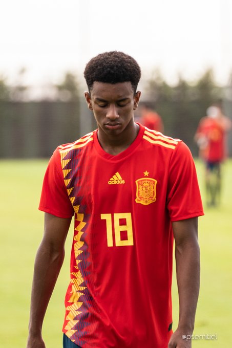 🧠A quien llevarías Si Gaya tuviese que abandonar la concentración de la Selección?

♥️ MARCOS ALONSO                🔁BALDE