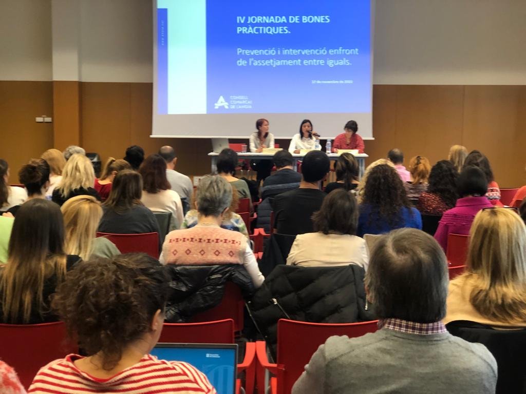 socialdiba's tweet photo. Avui participem a la IV Jornada de Bones Pràctiques: prevenció i intervenció enfront de l'assetjament entre iguals a Vilanova del Camí #IgualtatSostenibilitatSocialDiba #som311 #ODSDiba https://t.co/kVFILwFvYY