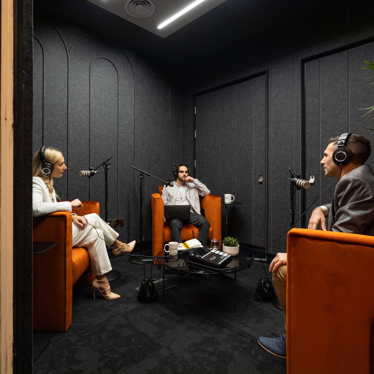 IconicOffices's tweet photo. Mic drop 🎤.... we've officially opened the doors to our Podcast Lounge at NSQ2! Our Podcast Lounge is entirely sound-proof and fully equipped with recording and sound equipment. Click the link here to book in: https://t.co/PwlwI1vTHs 

#NSQ2 #PodcastLounge #worksomewhereiconic https://t.co/VU30r8yG78