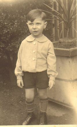 17 November 1934 | A German Jewish boy, Gert Loewenstein, was born in Aken. He emigrated to The Netherlands.

He was deported from Westerbork to #Theresienstadt ghetto on January 1944 and on 16 May 1944 deported to #Auschwitz. He was murdered after the selection in a gas chamber.