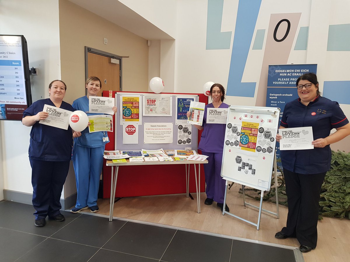 Pothcawl medical centre are supporting Stop pressure ulcer day.Dn staff are  educating carers and community attending today👏🏻👏🏻 <a href="/Kellydownes4/">Kelly Downes</a> <a href="/AnaLlewellyn/">Ana Llewellyn</a>
