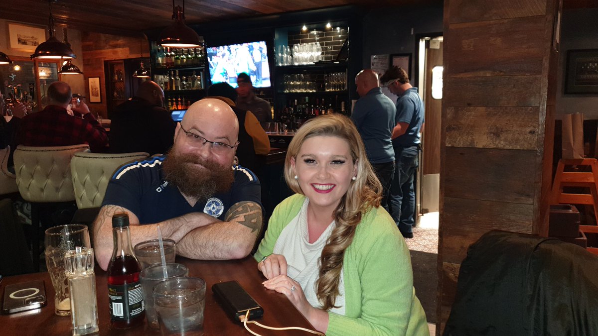 PaulaMelvin's tweet photo. Bhain mé an-sult as bualadh le Seosamh ó @CnaGUSA, craobh @CnaG in WashingtonDC #TrasnaNadTonnta https://t.co/Vxo6ZSyuwE