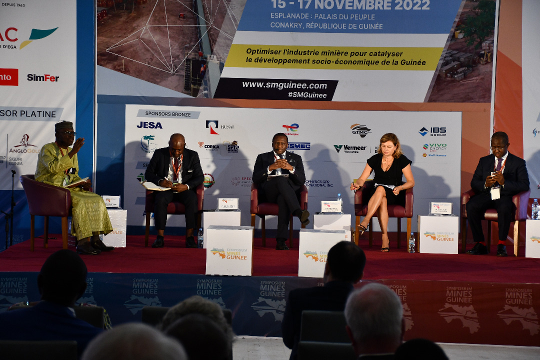 L’Ambassadrice de l’UE 🇪🇺 Jolita Pons a participé, mercredi 16/11, au Symposium Mines Guinée en qualité de panéliste. Mme Pons a notamment souligné le potentiel économique du secteur minier guinéen🇬🇳 qui représente environ 25% du PIB et près de 100% des exportations. #UE_Guinee