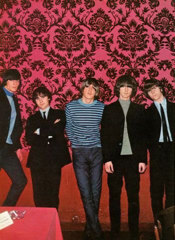 poppymoppet's tweet image. Lot of sensitive songwriter birthdays today. 
Another here: Gene Clark #botd . He is the tall one in this pic. 

The Byrds - I&apos;ll Feel A Whole Lot Better (Audio) youtu.be/to-RVV_3anw via @YouTube