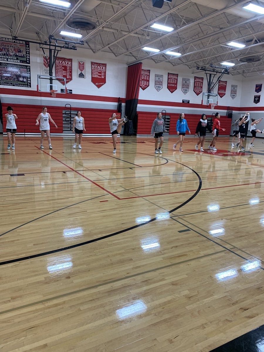 GirlsHawk's tweet photo. Rise and grind! The girls LOVE morning practice 😬😉 #FindAWay https://t.co/9WyqHt0WQM
