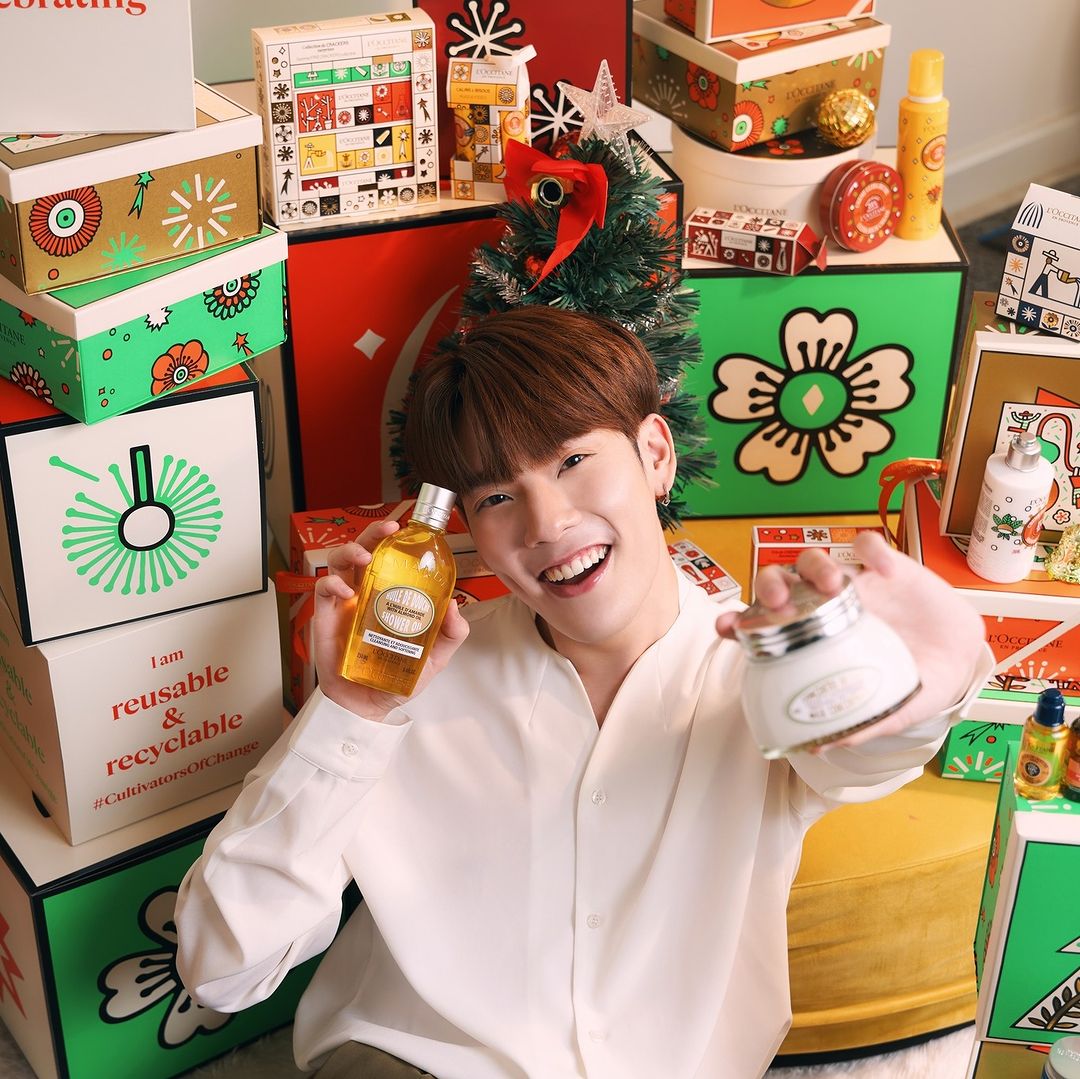 ccopterofficial's tweet photo. IG : loccitane_th
🎁 Who wants to be Ccopter’s bae? ใครอยากเป็นคนพิเศษของคุณบอสคอปเตอร์ให้ยกมือขึ้น! ล็อกซิทานจัดกิจกรรมพิเศษเพื่อเป็นของขวัญให้ทุกคนสามารถเป็นคนพิเศษของคุณคอปเตอร์ได้ง่ายๆ
#WonderInside #NotJustAGift #LoccitaneTH #CTRPANUWAT https://t.co/v0IgLl7Xvd