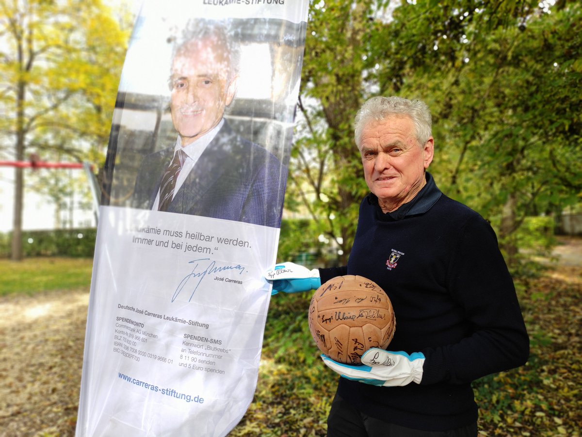 Passend zum Start der #WM2022: Eine Replika des WM-Fußballs von 1954 signiert von Sepp Maier und über 30 weiteren Weltmeistern! Versteigerung für den Kampf gegen Leukämie ab heute und im Rahmen der #JoséCarrerasGala

Alle Infos auf: 
carreras-stiftung.de/spendenaktione…