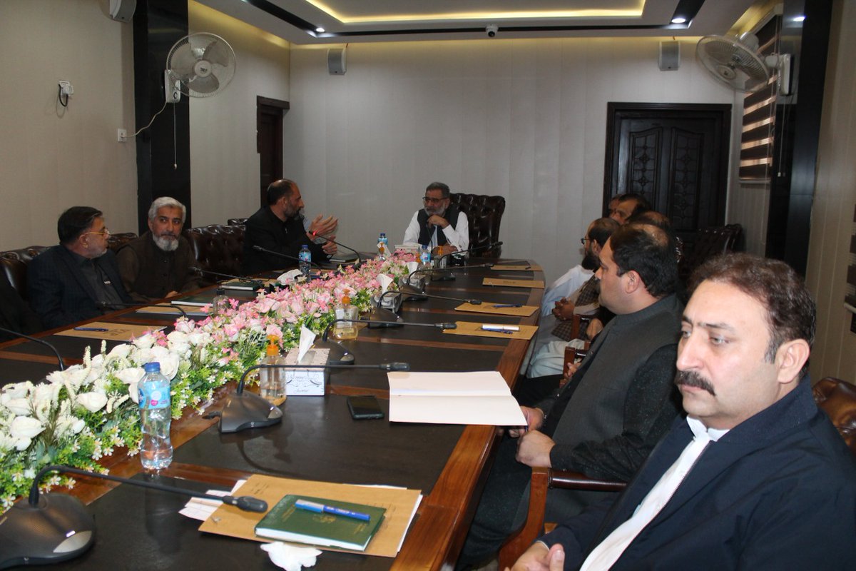 kpprosecution's tweet photo. Mr. Mukhtiar Ahmad Director General Prosecution is briefing Mr.Babar Saleem Swati Advisor to CM for Home Department Khyber Pakhtunkhwa today on 17th November 2022. 
#dgprosecution #kpprosecution #dgprosecutionpresentation https://t.co/x5fuDvivVm