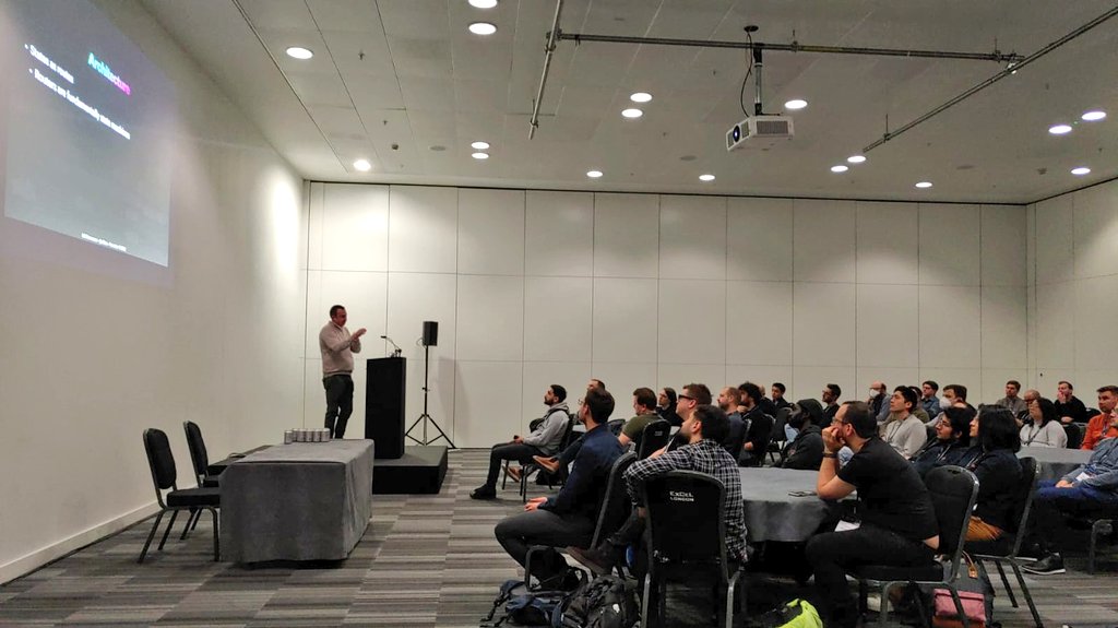 ModernFrontends's tweet image. Busy session rooms!