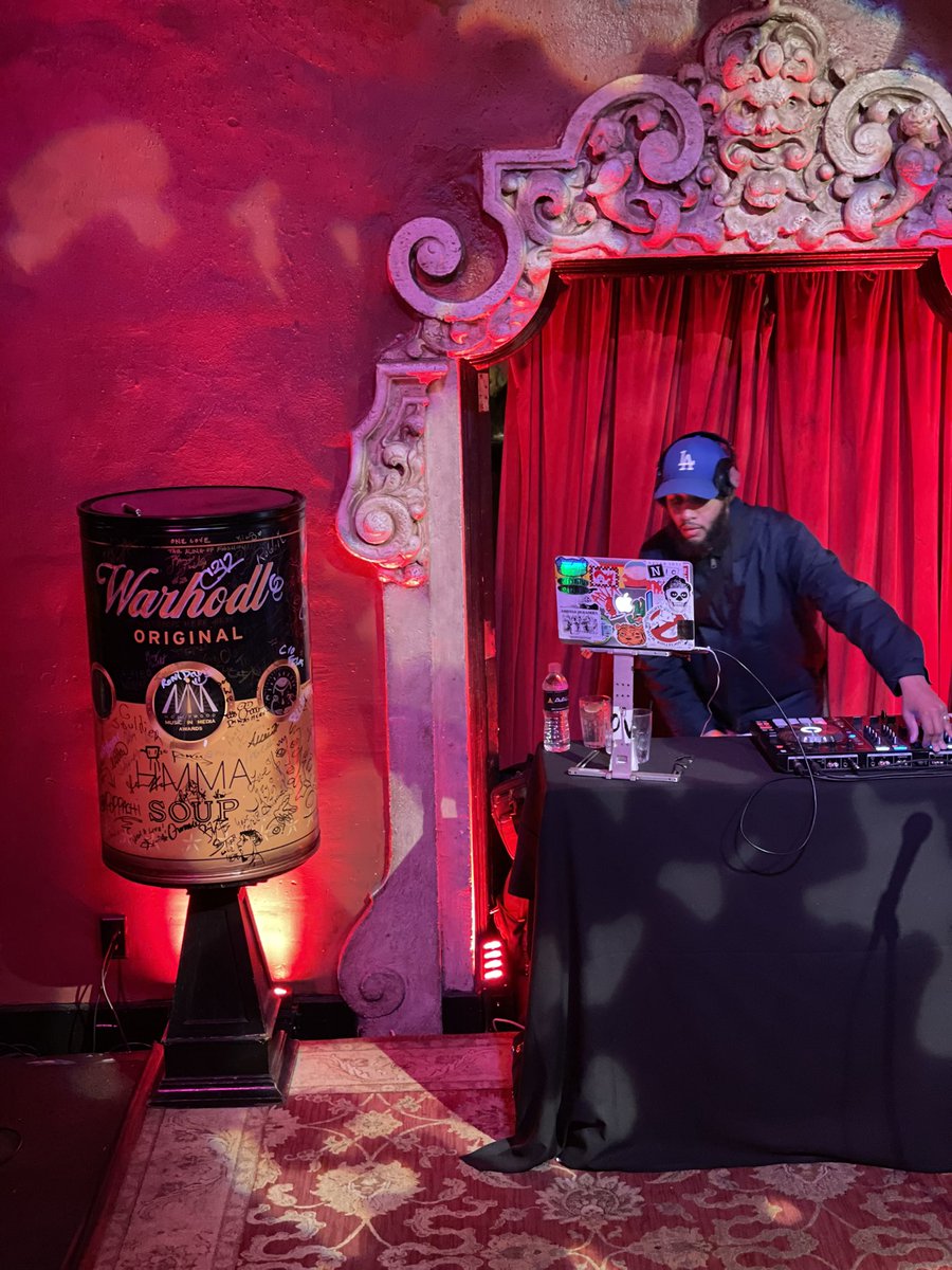 Artful Cheers tweet media