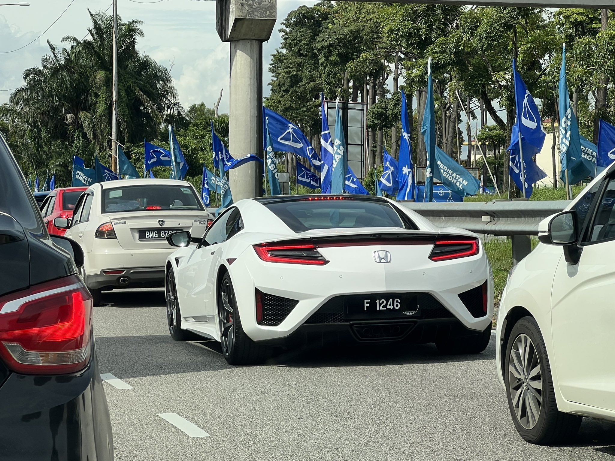 Bukan pengundi on twitter okay yang ni betul2 rare https t co