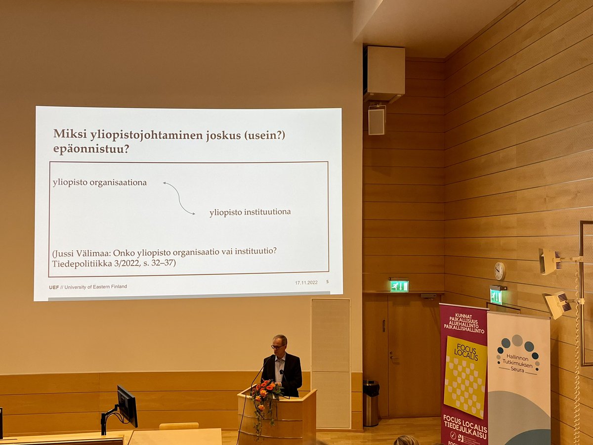 Jalonen's tweet photo. Onko yliopisto organisaatio vai instituutio, kysyy @tapiomaatta #HKTP-päivien avauspuheessaan. https://t.co/YoaRMnZOKA
