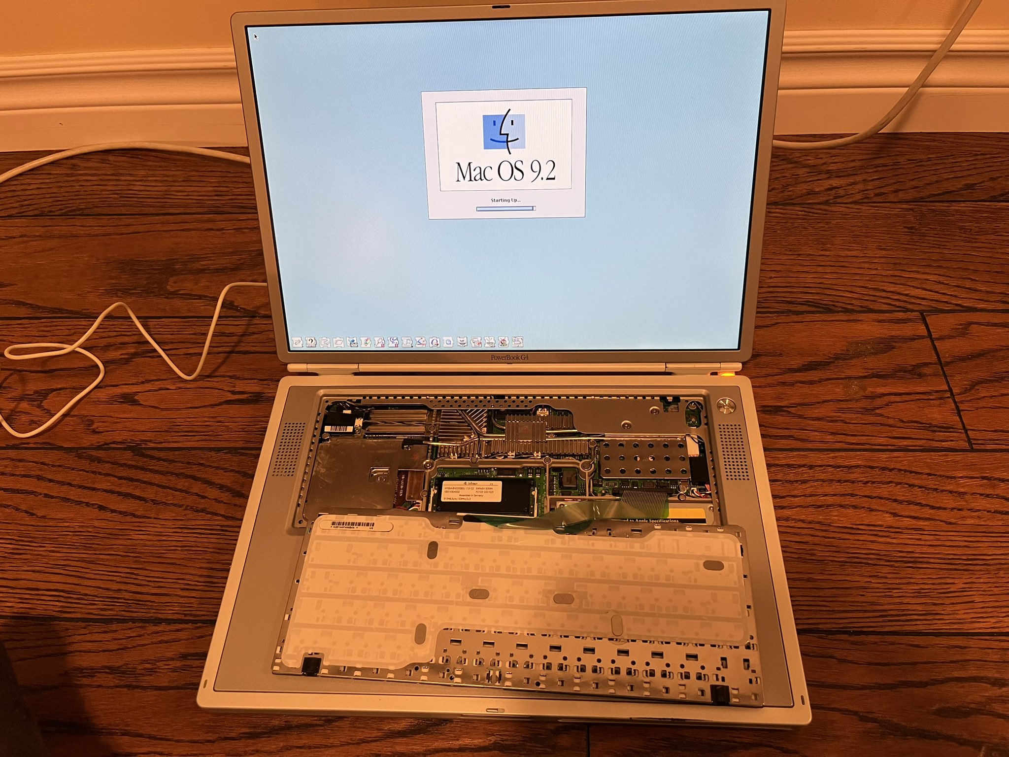 Gregorio na u on twitter my titanium powerbook g4 still works the
