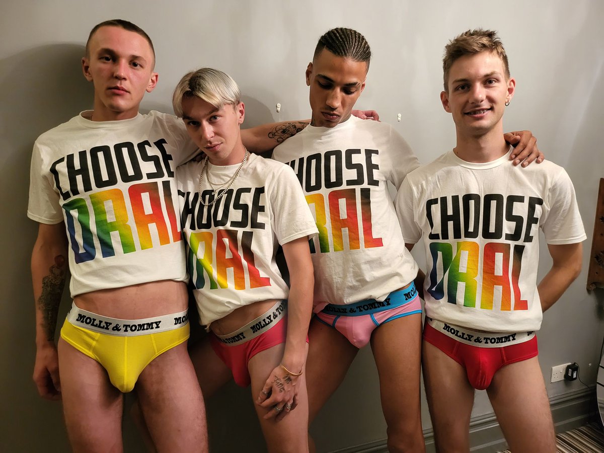 BeBioSure's tweet photo. HIV is treatable & knowing your own HIV status can help #BreakTheChain of transmission. #ChooseOral with the @hungyoungbrit boys & underwear brand @mollyandtommy1
Take time to #GetTested. Together we can #EndHIV
https://t.co/lQdzTOWlAT
#WorldAIDSDay #BeBioSure #KnowYourStatus https://t.co/AKS1u7YB3m