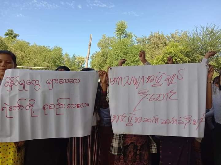 Led by Basic Education Students' Union which was formed under leadership of All Burma Federation of Student Unions -cec, an anti-coup protest was held in Magway's #Pakokku township on Nov 17, marking 102nd National Day.

#MyanmarLivesMatter
#2022Nov17Coup
#WhatsHappeninglnMyanmar