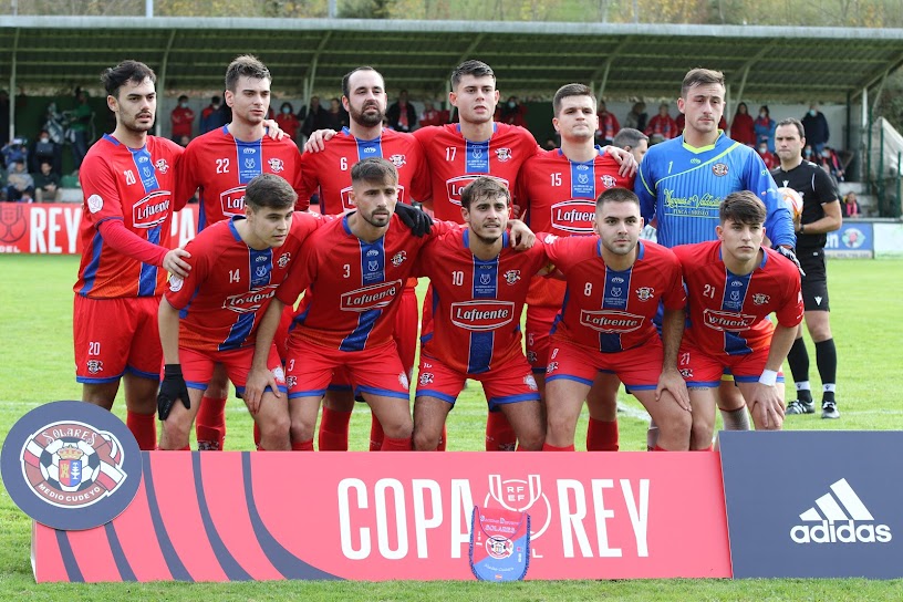 SDSolares1969's tweet photo. 3️⃣6️⃣5️⃣ de un día marcado en nuestra historia...

🏆 Clasificación para la Copa del Rey en Olloniego, 250 solariegos un miércoles laboral a las 15:00 en el Lolo Fumea, una amistad para siempre @NALONCF.

💭 En esta vida, siempre hay que soñar fuerte, porque los sueños se cumplen. https://t.co/LwdtBxxNRB