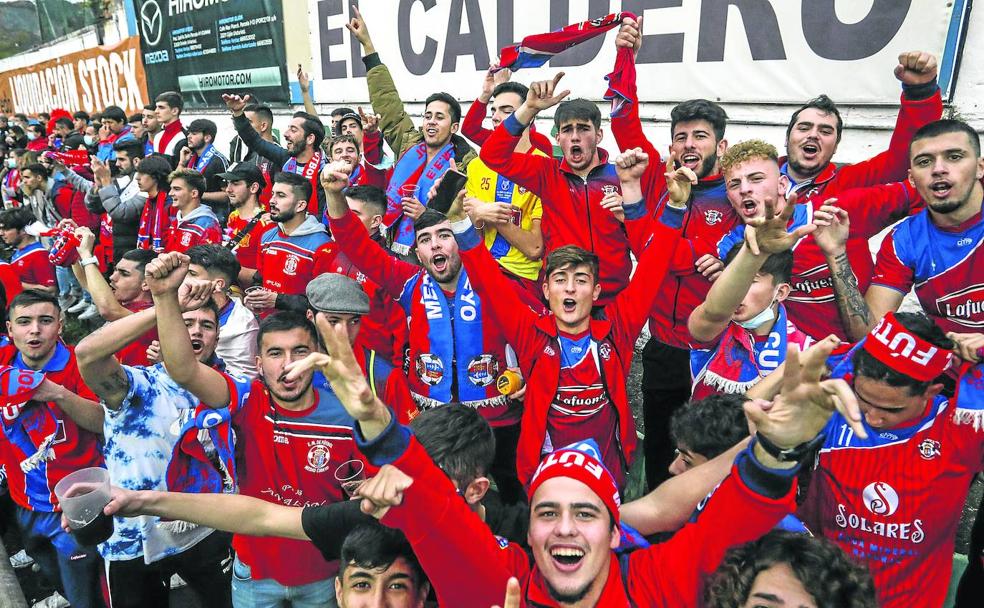 SDSolares1969's tweet photo. 3️⃣6️⃣5️⃣ de un día marcado en nuestra historia...

🏆 Clasificación para la Copa del Rey en Olloniego, 250 solariegos un miércoles laboral a las 15:00 en el Lolo Fumea, una amistad para siempre @NALONCF.

💭 En esta vida, siempre hay que soñar fuerte, porque los sueños se cumplen. https://t.co/LwdtBxxNRB
