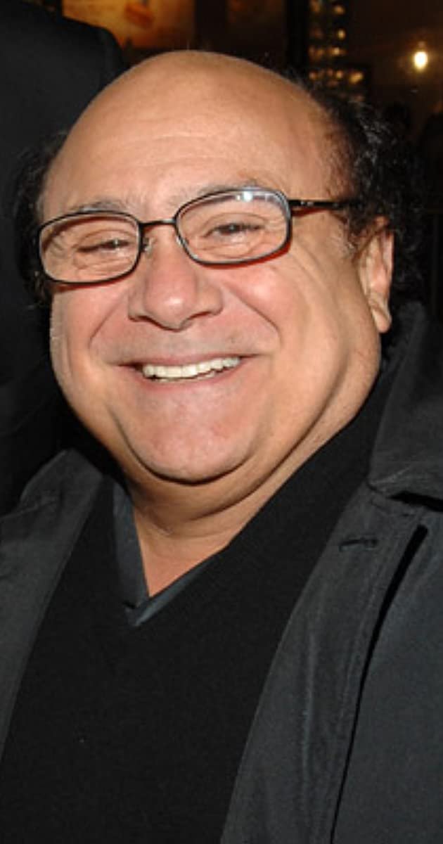 I wanna give Danny DeVito a lil kiss I love that funny little man, Happy Birthday! 