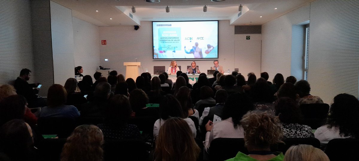 Infermeres_ACDI's tweet photo. "Hem de fer el gran canvi. Obrir la mirada infermera i veure què aportem de valor al sistema de salut i a la societat" diu la presidenta de l'ACDI, Marga Esteve, a la jornada sobre gestió infermera #ACDIANDE #infermeres #gestió https://t.co/q2imwKM01U