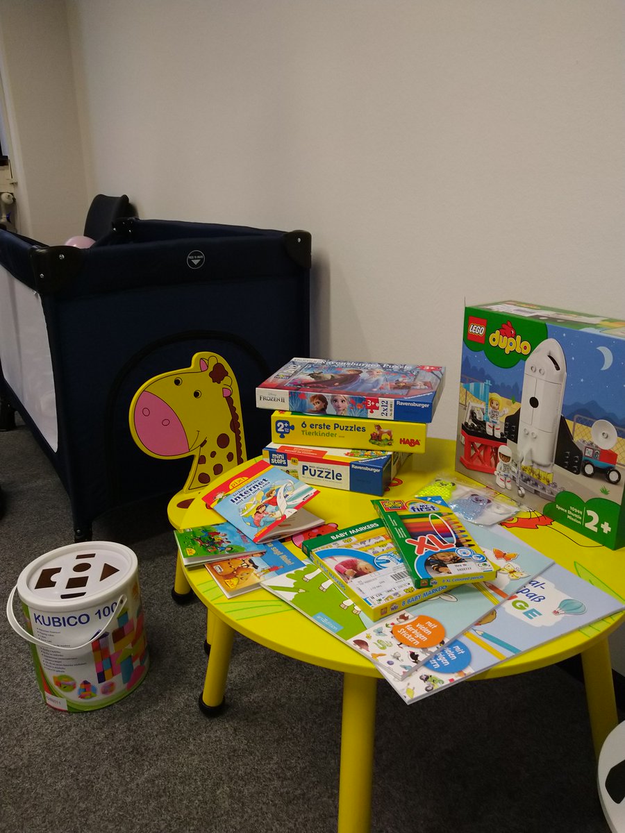 BinaryNr's tweet image. Time to celebrate the opening of a multi-purpose room at the @mpi_grav in Hannover. A place to come if you need to bring your children to work or to have a quiet place when needed. Big thanks to the #diversity committee for making the institute better.
FO