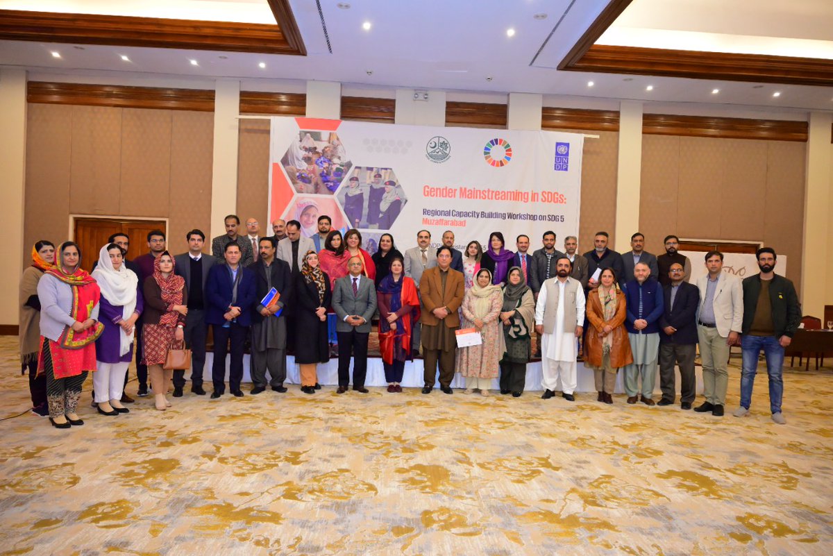 Minister for Finance <a href="/govtofajk/">Govt of Azad Jammu & Kashmir</a> @majidkhanPTIMLA closed Day 2 of #UNDPinPakistan's training on Gender Mainstreaming in SDGs Programming in #Muzaffarabad, where <a href="/drfarzanabari/">farzana bari</a> sensitized reps from health, education, IT, P&amp;DD, &amp; other govt depts on gender inclusive methodologies.