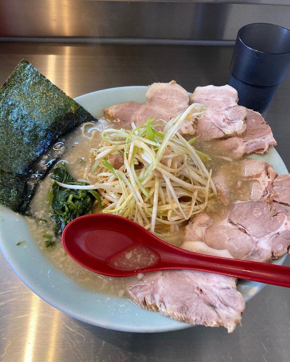yanoteien's tweet photo. 2022.11.17
���城県牛久市にて庭木の剪定でした。
昼は2日連続ラーメン食べてしまいました🍜
お疲れ様でした💪
#矢野庭園 #造園業 #剪定 #ラーメン #ラーメンショップ #ネギチャーシューメン #ラーメンショップ椿 #現場飯 https://t.co/GR3BBhEibs